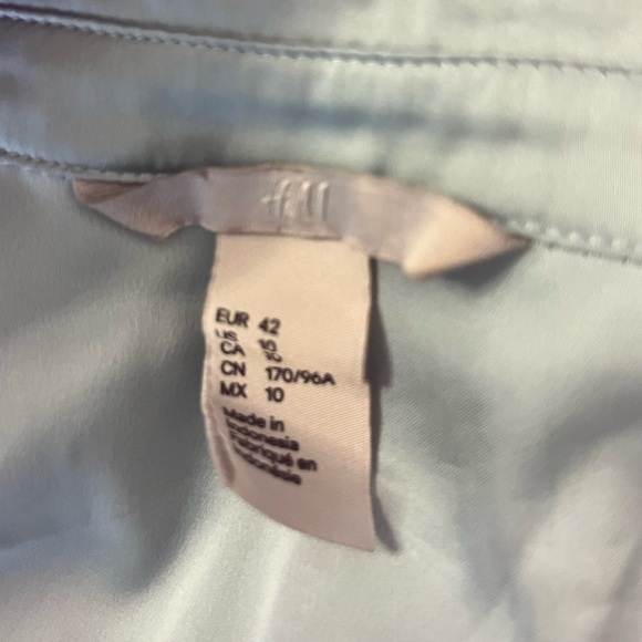 H&M “Satin-Like” Collar Button Down Top - Picture 9 of 10